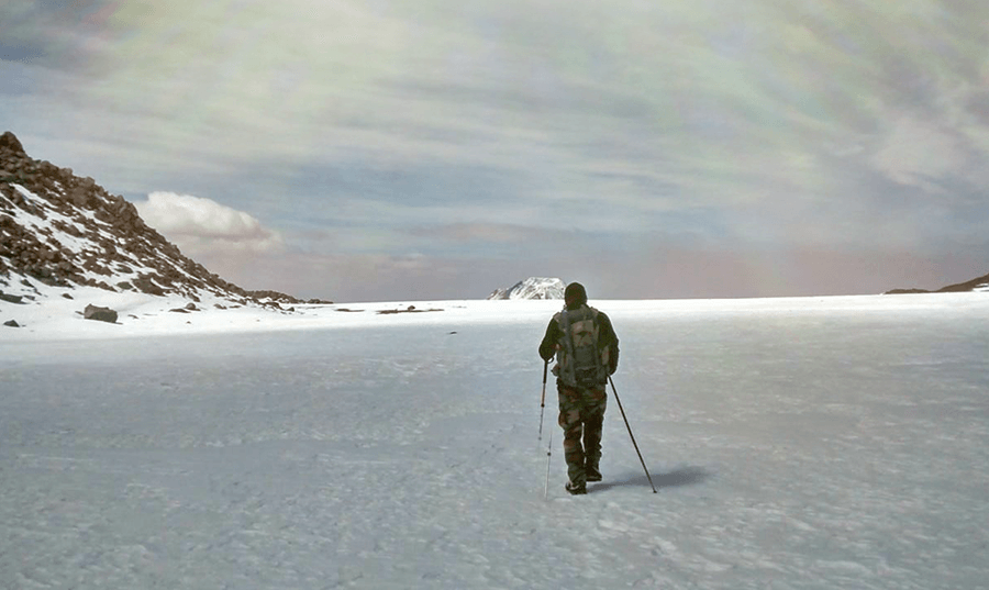 Walking over the immense crater of Sairecabur
