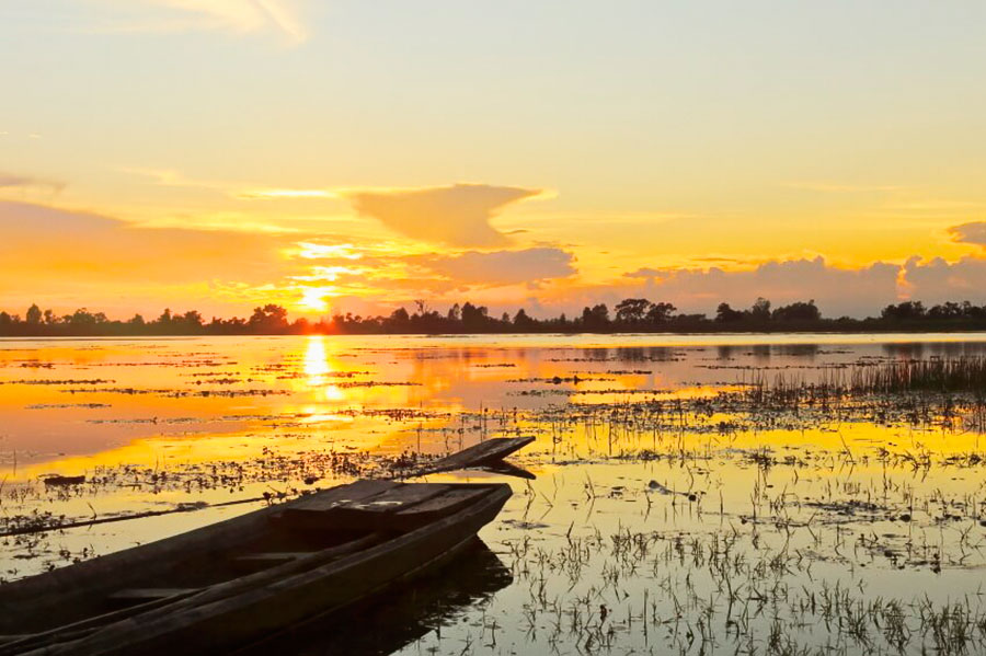 Una bella estampa del atardecer sobre el río Cuiabá