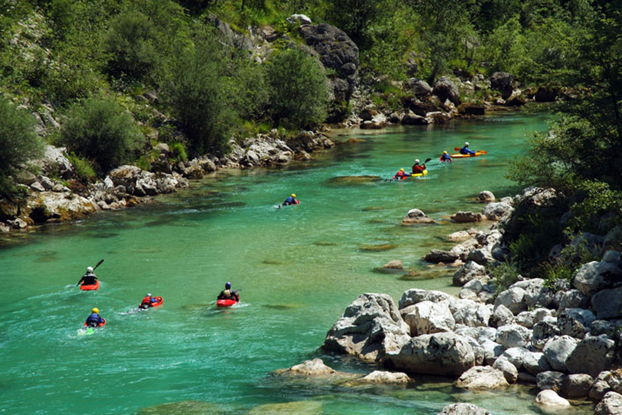 Kayak contra hydrospeed en el río Soča