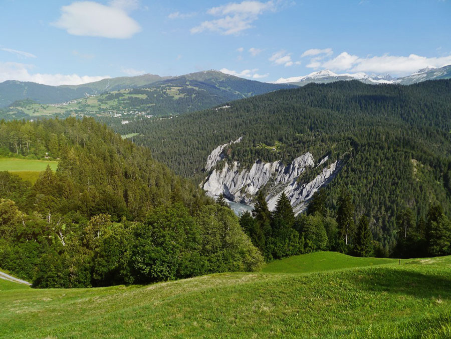 Panoramic of the Ruinaulta canyon