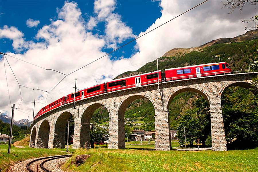 mountain trains in switzerland